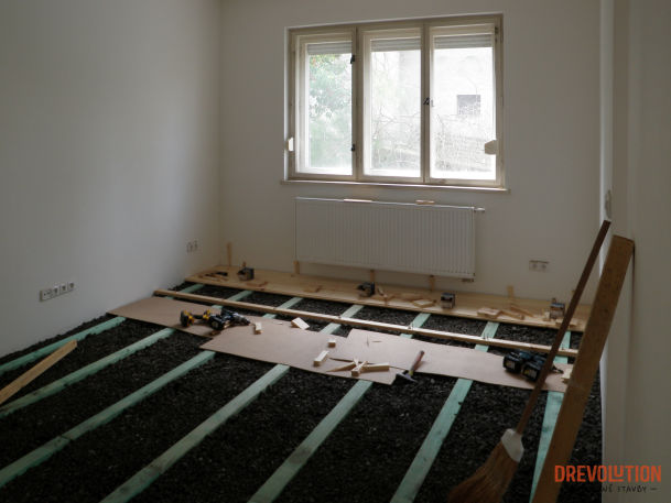 nosné trámky vyplnené hutneným penosklom